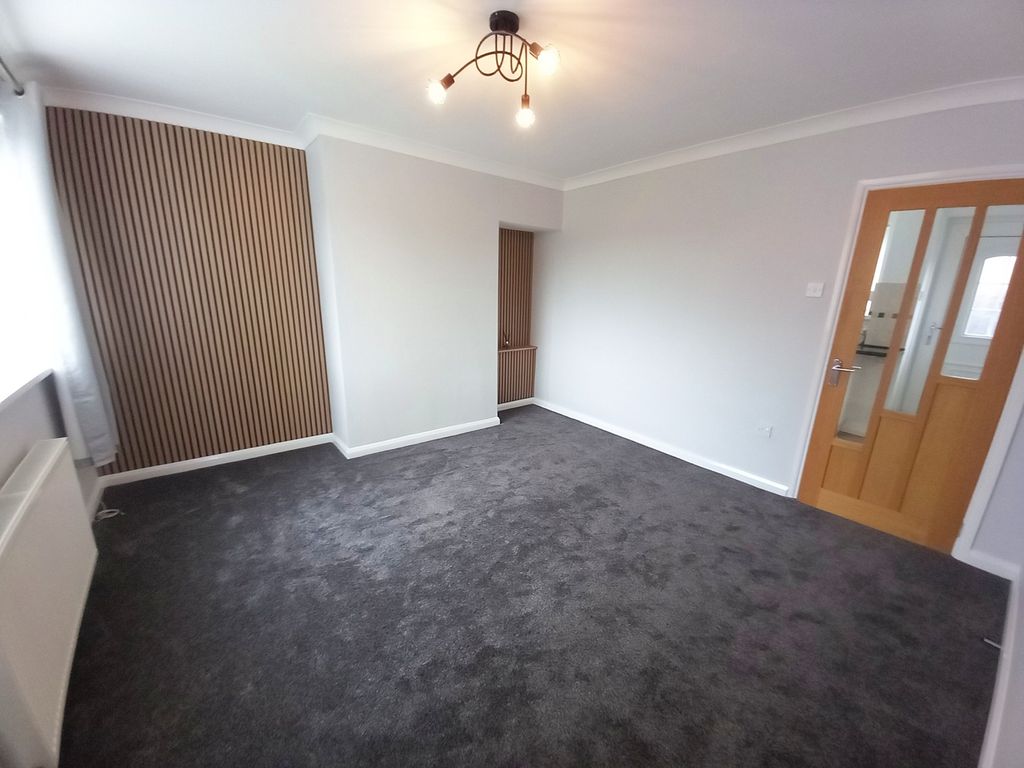 Property photo 2 of 12 Lounge