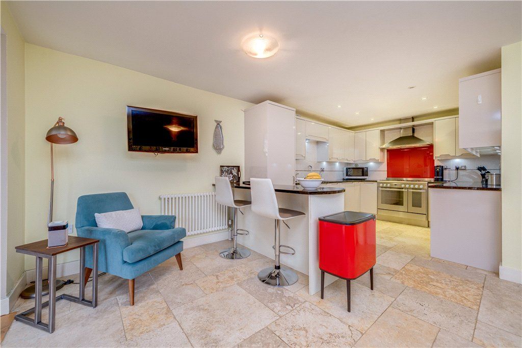 Property photo 3 of 25 Breakfast Kitchen