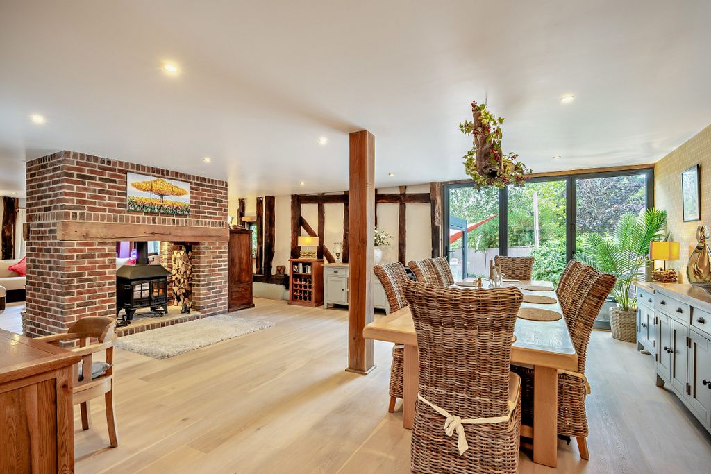 Property photo 3 of 25 Open-Plan Living