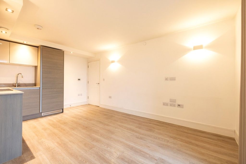 Property photo 2 of 17 Picture No. 02