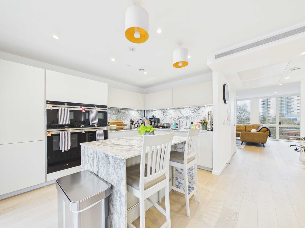 Property photo 1 of 25 Cam03741G0-Pr0146-Still026