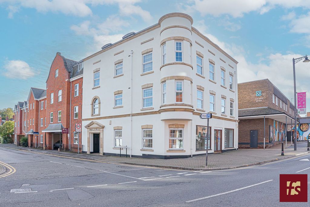 Property photo 2 of 20