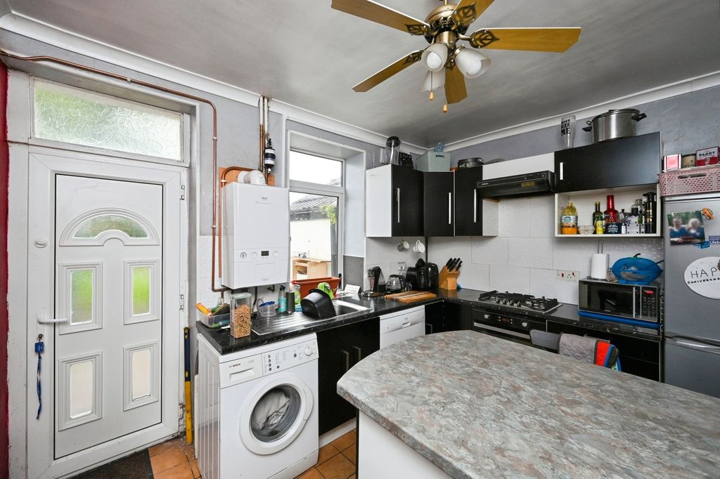 Property photo 2 of 18 Kitchen