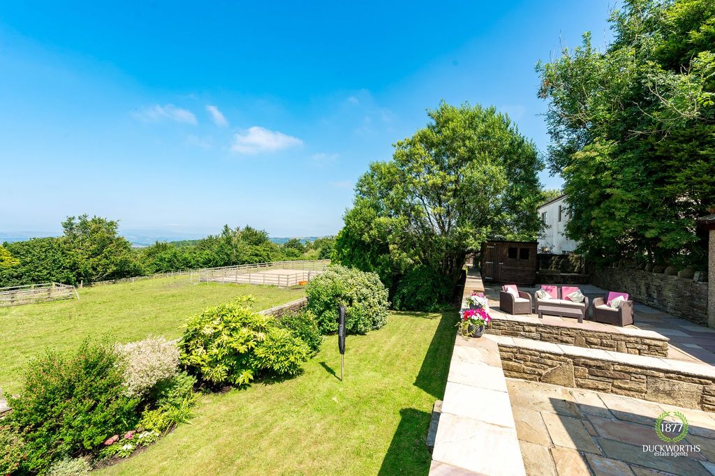 Property photo 2 of 43