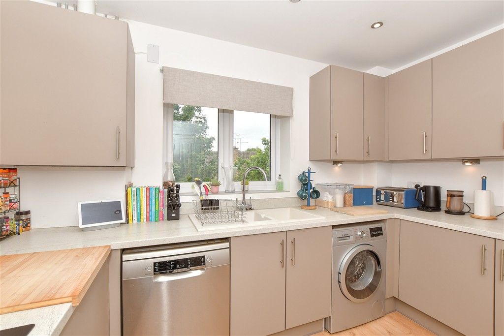 Property photo 2 of 11 Kitchen