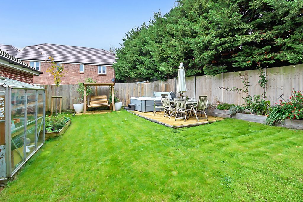 Property photo 2 of 17 Garden