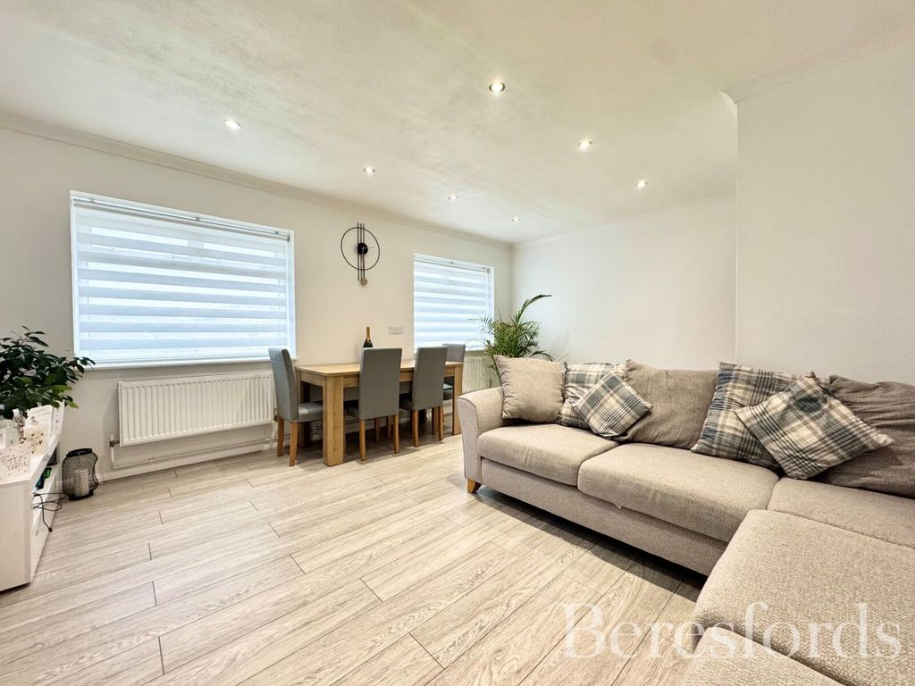 Property photo 3 of 16 Picture No. 10