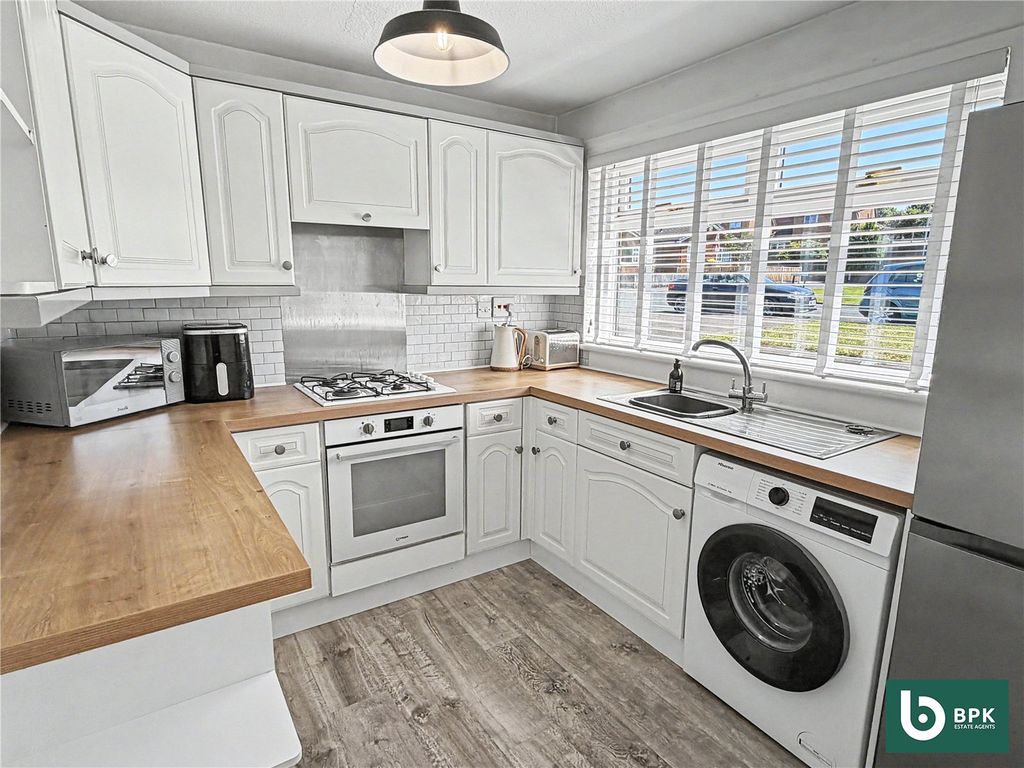 Property photo 3 of 11 Picture No. 01