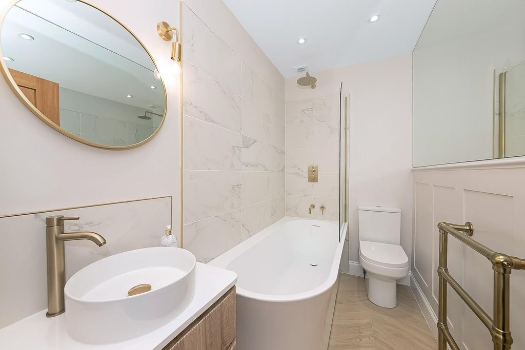 Property photo 3 of 8 Bathroom.Jpg