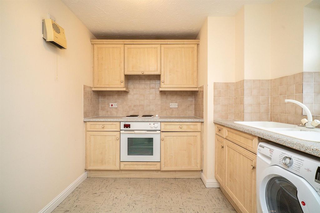 Property photo 3 of 15 Kitchen