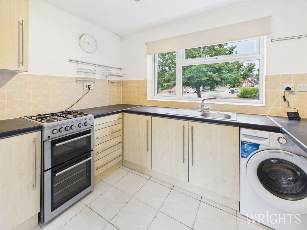 Property photo 2 of 17 Kitchen