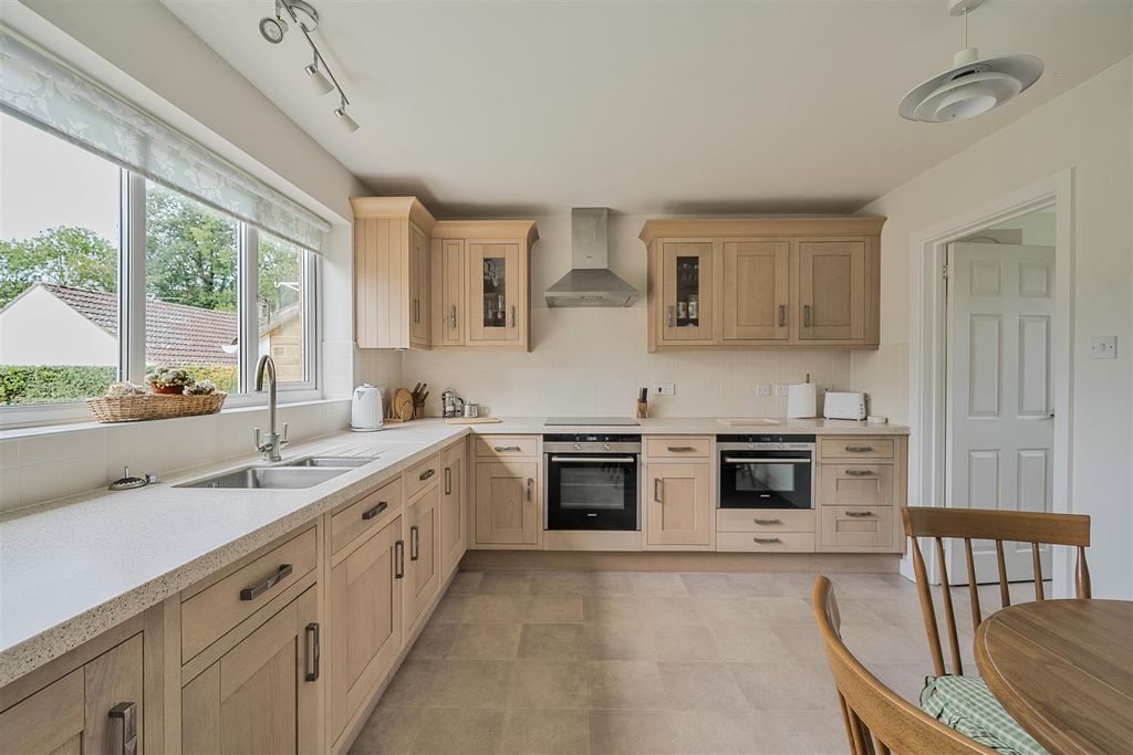 Property photo 2 of 15 Kitchen / Breakfast Room