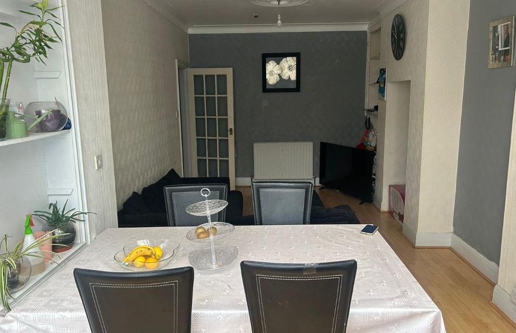 Property photo 2 of 5