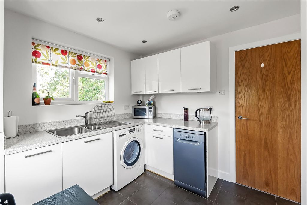 Property photo 3 of 25 6-Birch-Court-16.Jpg