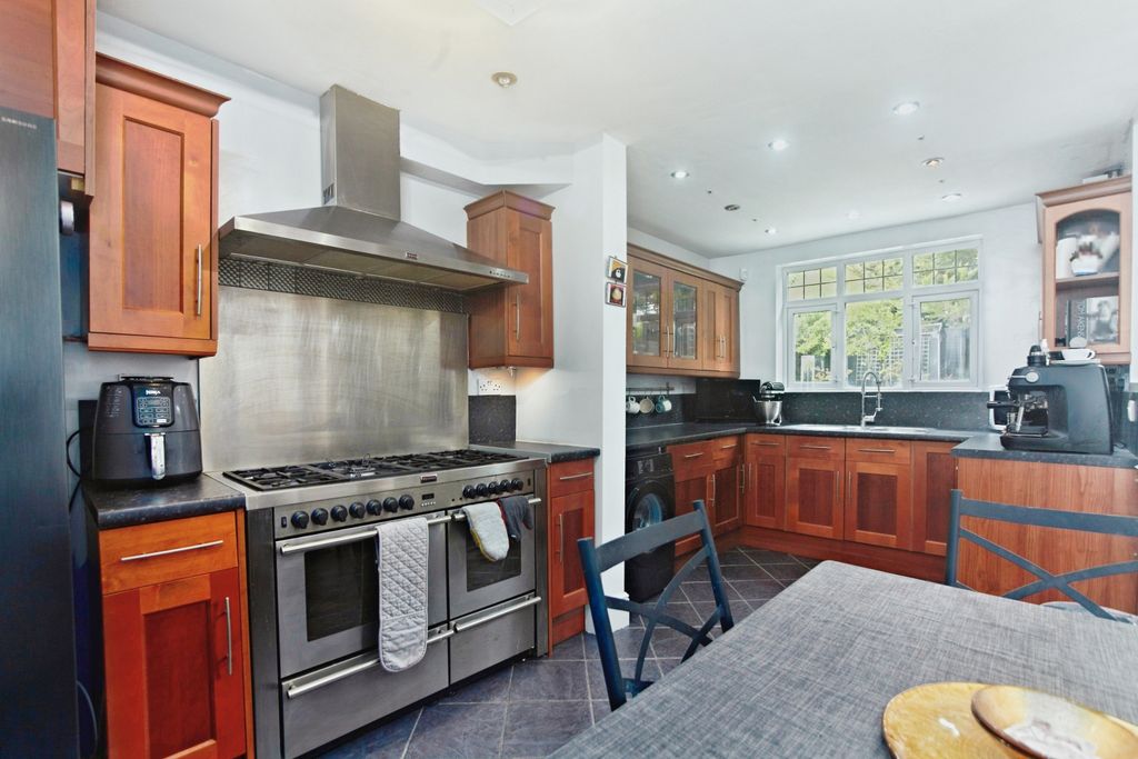 Property photo 3 of 22 Kitchen