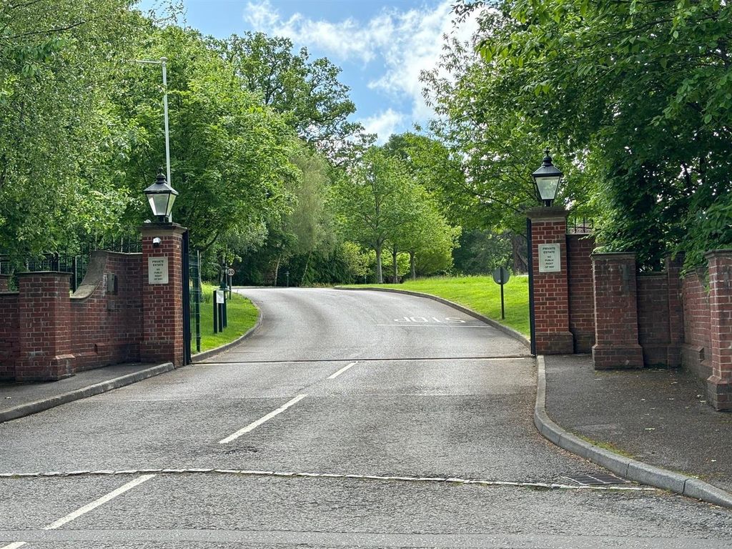 Additional image 20 of 2 bed flat for sale15 King George's Drive, Liphook GU30