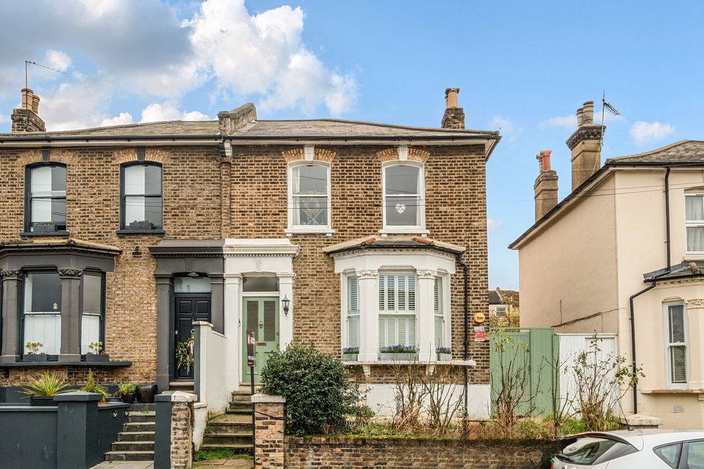 Property photo 1 of 19 External