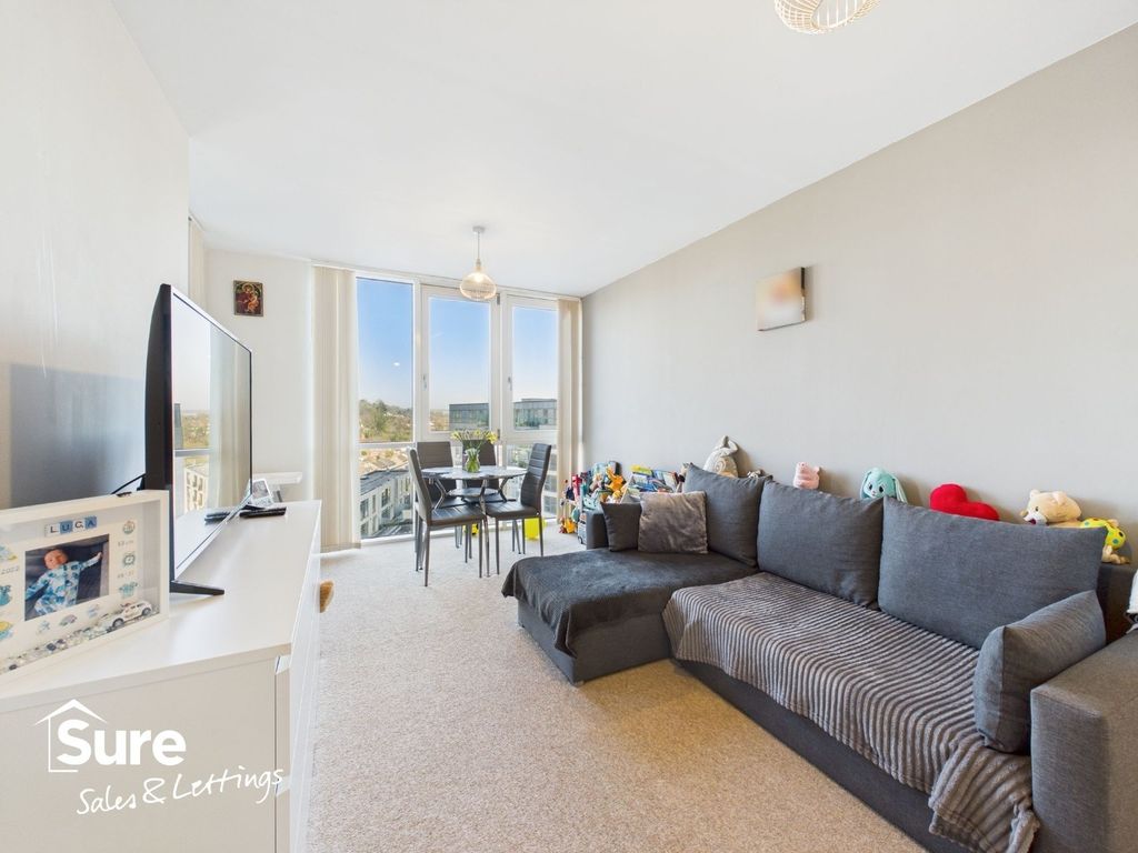 Property photo 2 of 13 4033314