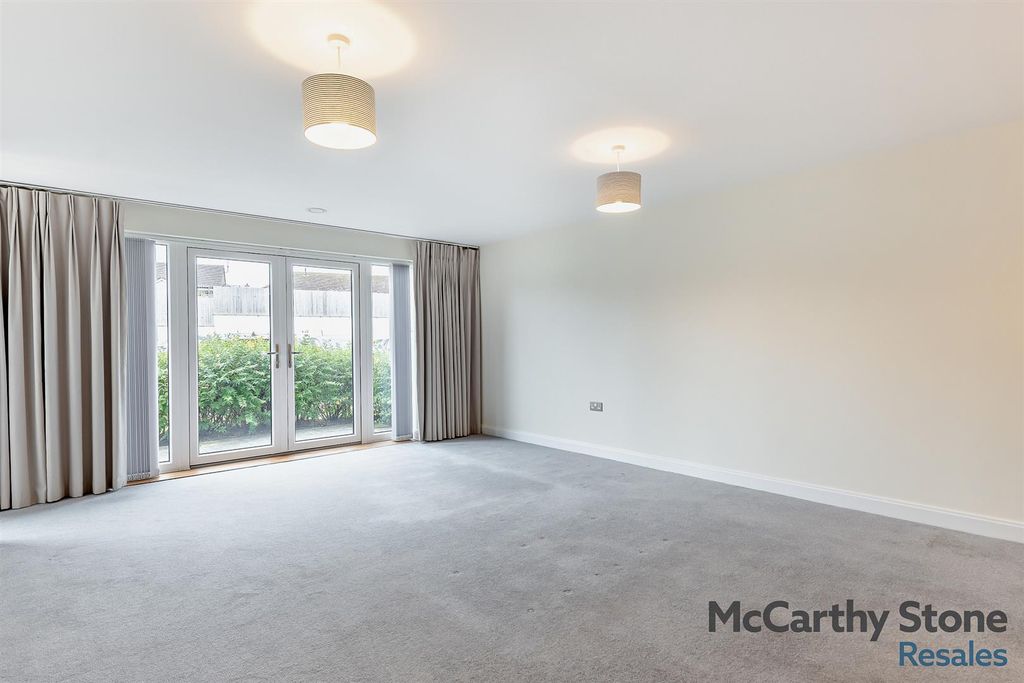 Property photo 3 of 25 Open Plan Living Room/Kitchen