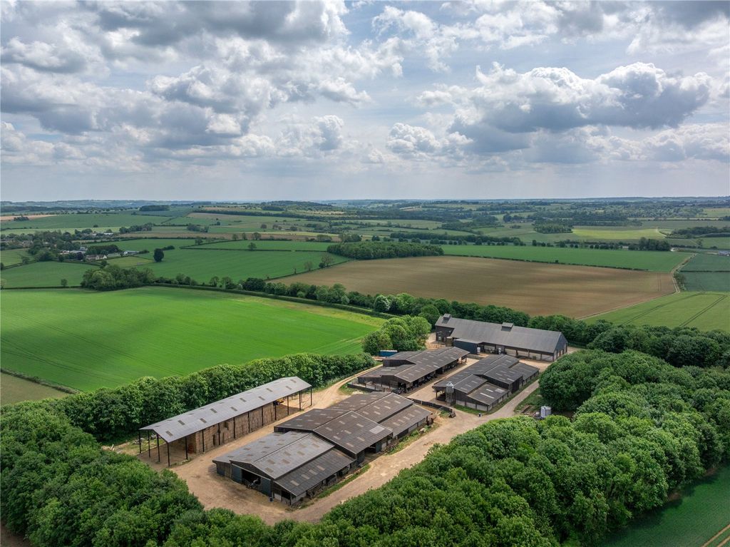 Property photo 3 of 10 Alders Yard