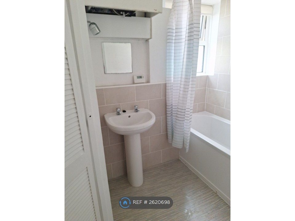 Property photo 3 of 9 Bathroom