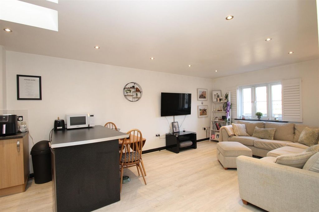 Property photo 2 of 9 Img_0044.Jpg