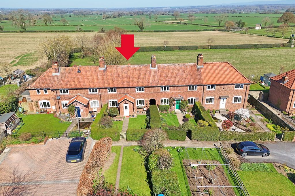 Property photo 3 of 27