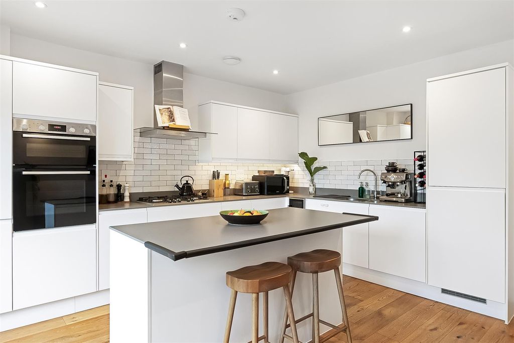 Property photo 3 of 19 Kitchen/Dining Area