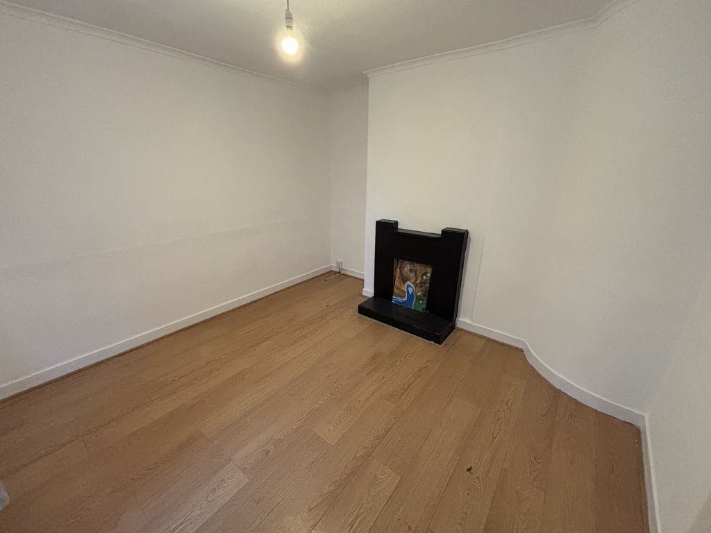 Property photo 2 of 9 Photo 3