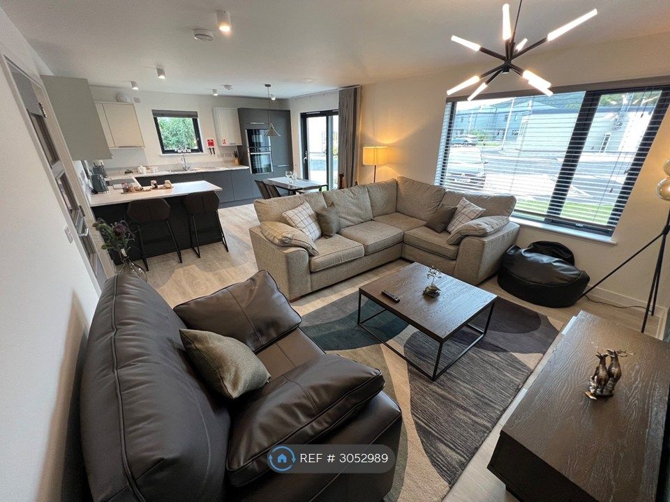 Property photo 2 of 10 Living Area