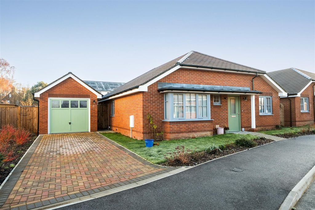 Property photo 1 of 22 House Front Driveway