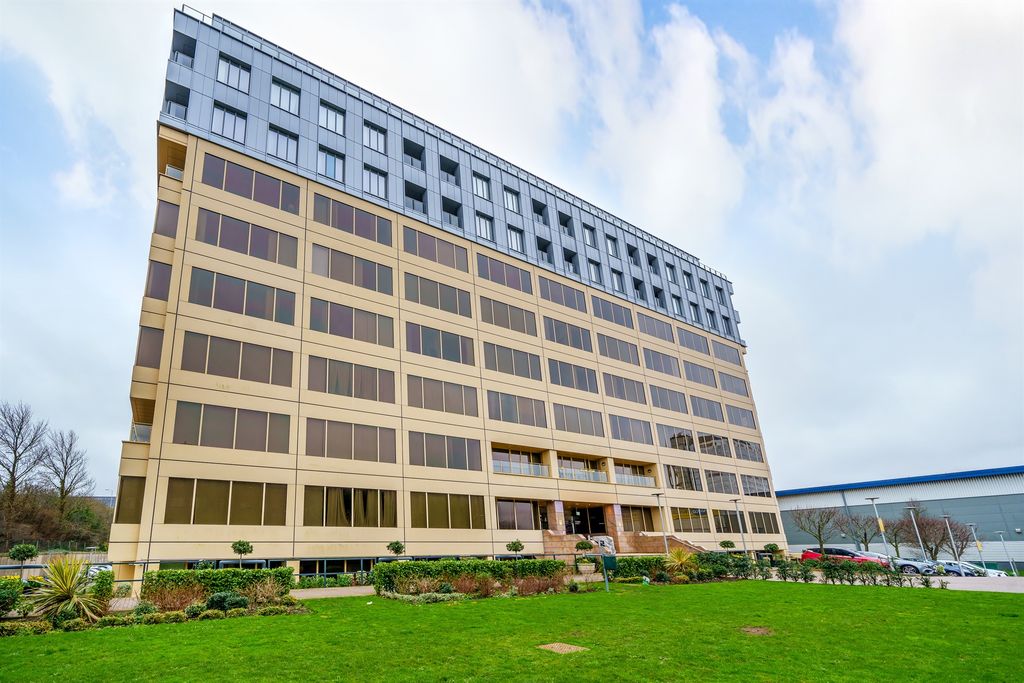 Property photo 1 of 12