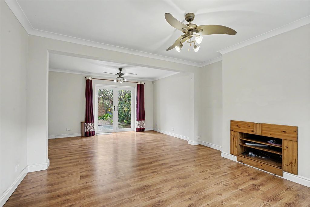 Property photo 2 of 21 Lounge Diner 1_1.Jpeg