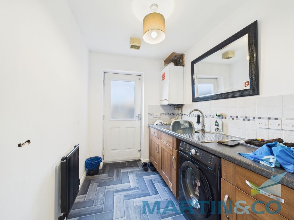 Property photo 3 of 16 Cam01870G0-Pr0186-Still018