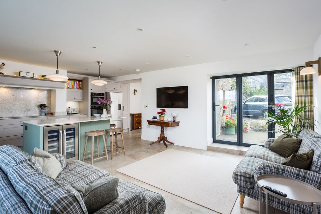 Property photo 3 of 22 Kitchen/Family Room