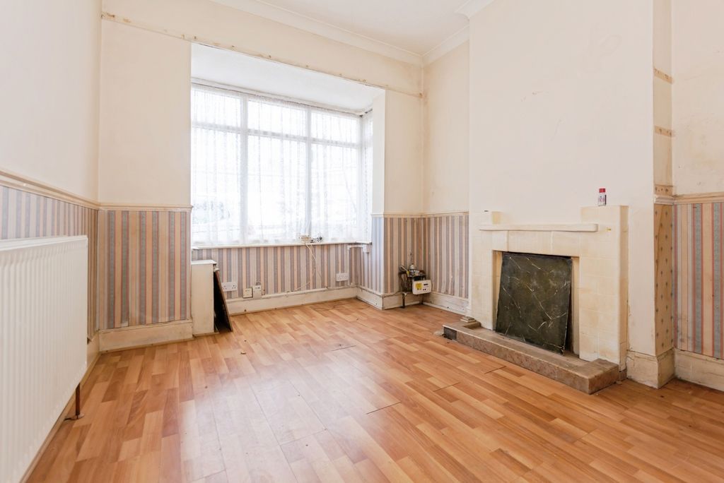 Property photo 3 of 17 Photo