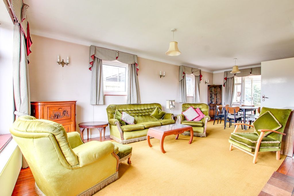 Property photo 3 of 19