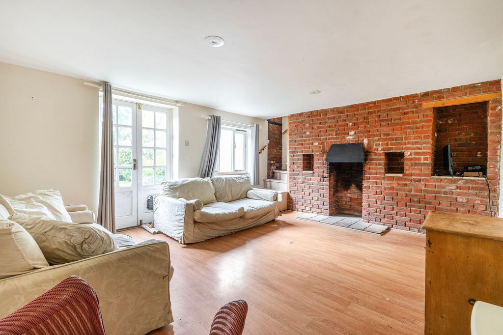 Property photo 2 of 19