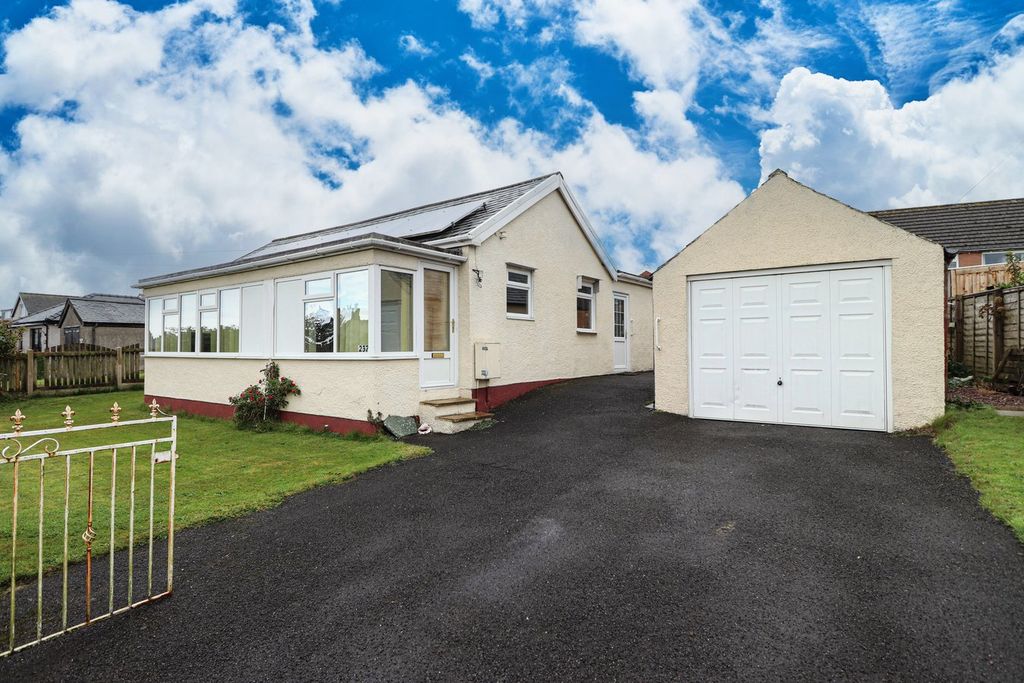Property photo 1 of 18 External