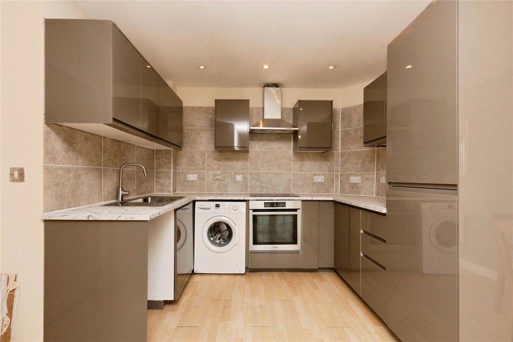 Property photo 2 of 17 Picture No. 10
