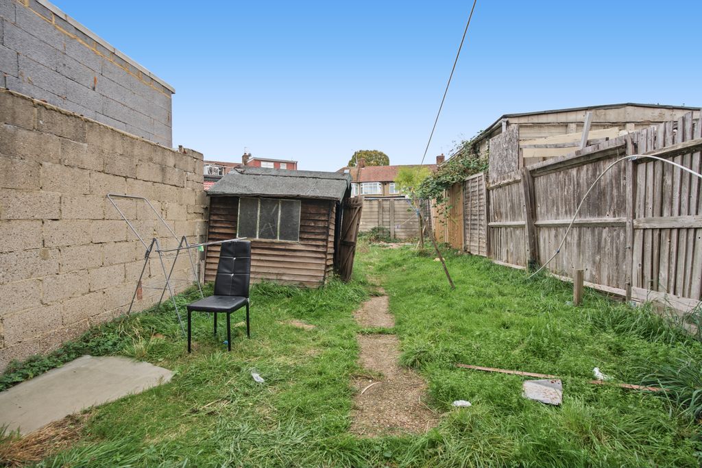 Property photo 3 of 12