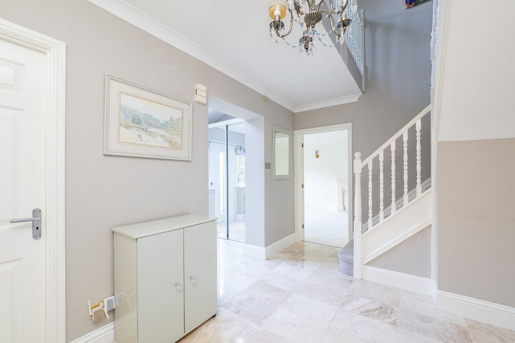 Property photo 3 of 37 Picture No. 11