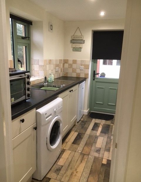 Property photo 3 of 10 Kitchen