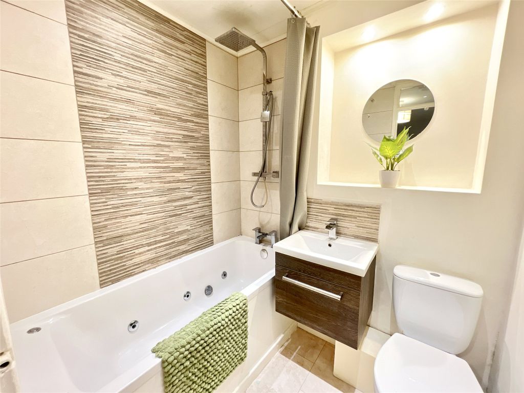 Property photo 3 of 25 Bathroom