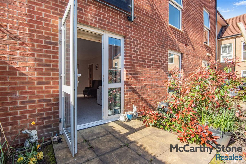 Property photo 3 of 25 8686838-Exterior02.Jpg