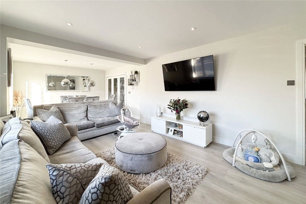 Property photo 3 of 28 Picture No. 17