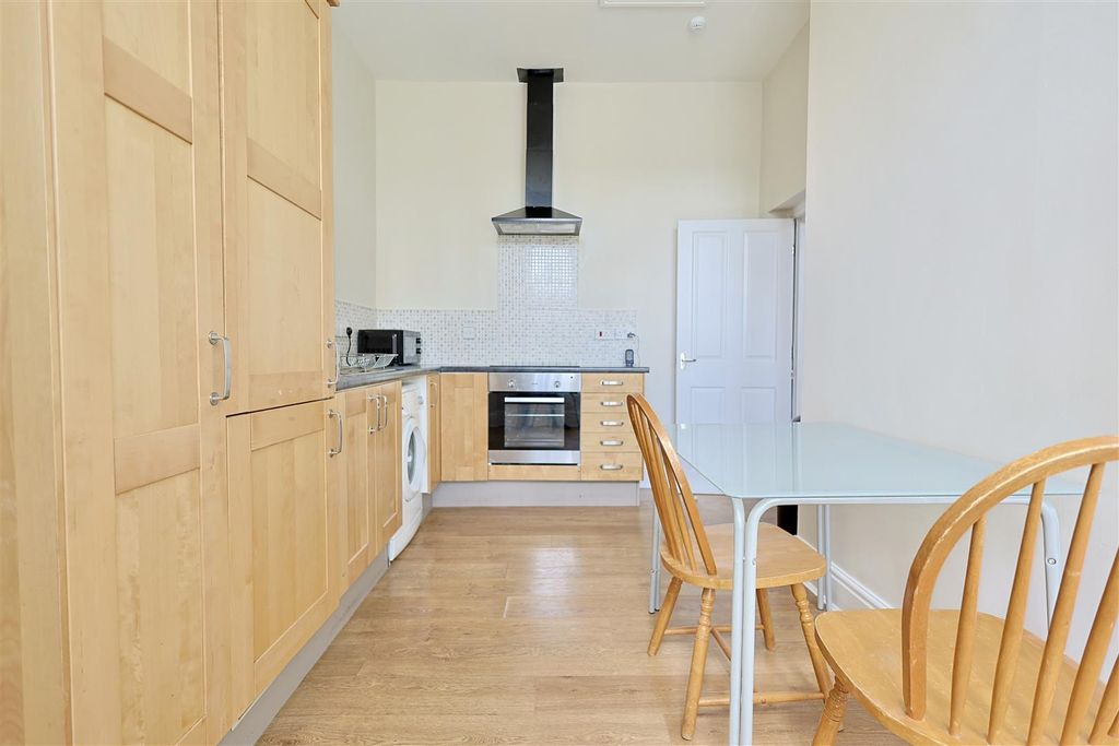 Property photo 1 of 10 A91Dcfe2-E541-4E3D-8352-Ae93F11B786D_1_201_A.Jpeg