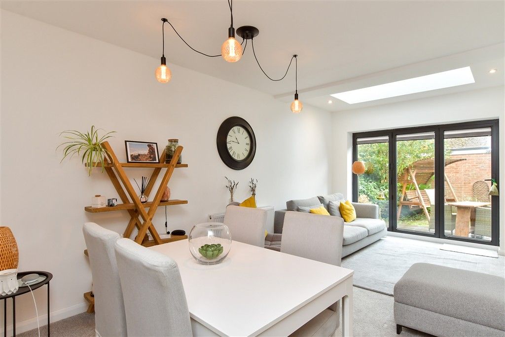 Property photo 3 of 14 Lounge