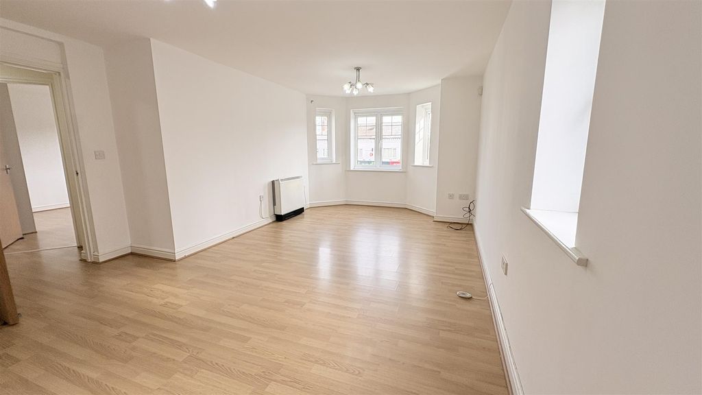 Property photo 2 of 13 Living/Dining Room