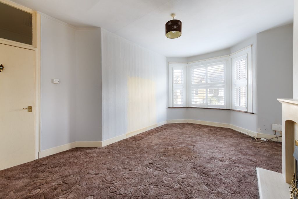 Property photo 3 of 12 5143882
